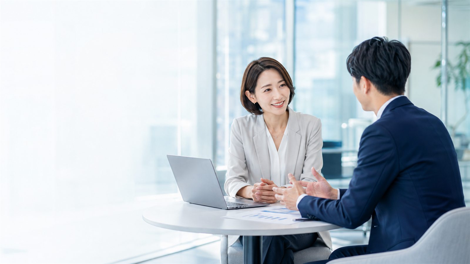 研修会社の相談風景
